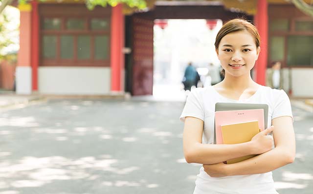 鸭圈雅思：专业小班化陪伴式助学